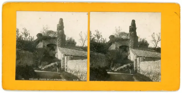 Stereo, France, Fréjus, Porte de la citadelle, circa 1900 Vintage stereo card -