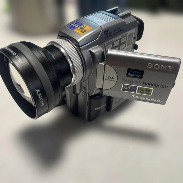 SONY HANDYCAM DCR-PC100 MiniDV Camcorder with AC Adapter AV Cable