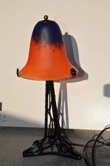 Lampe Art Déco 2 fer forgé décor de  ginkgo pâte de verre  attribuée a Schneider