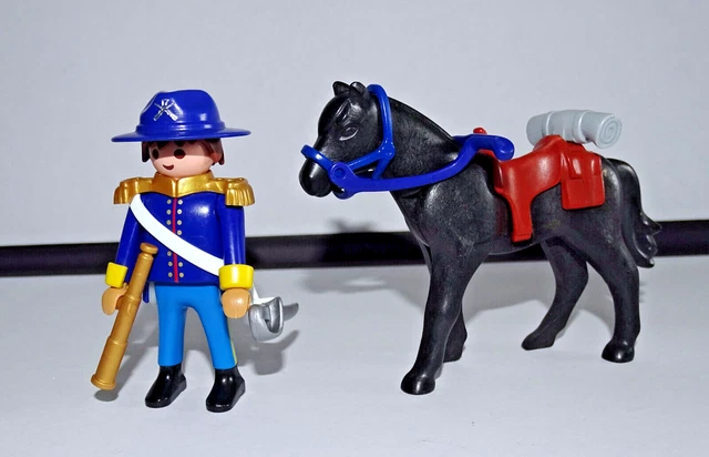 Elastolin - Figure 1 Officier, 2 sous Officers 1 à Cheval, - Catawiki
