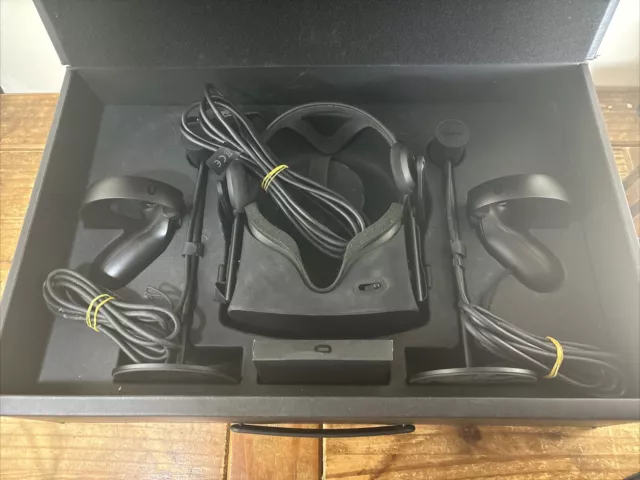 Meta Oculus Rift CV1 VR Headset +2x Controllers 2x Sensors - Boxed