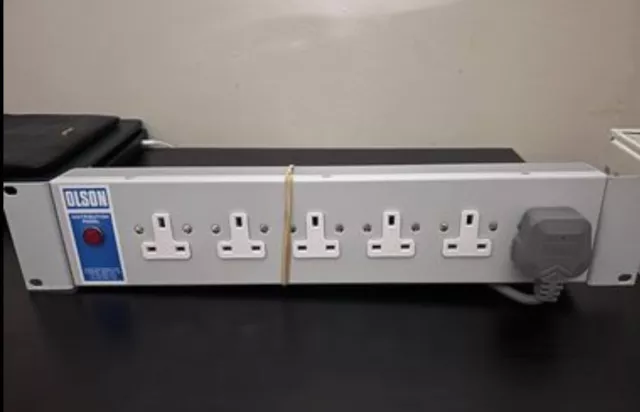 Olson 13A 6 Way Unswitched Socket with Neon 13A Plug PDU