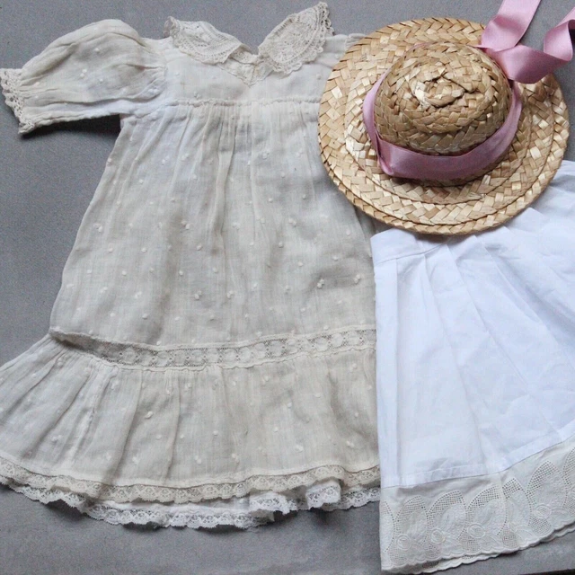 Poupée ancienne avec chapeau - 50 cm - Collection