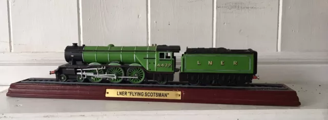 Atlas Editions LNER Flying Scotsman Model Train on Display Stand