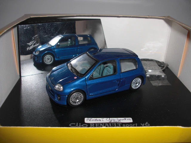Modèle Réduit Renault Clio Sport V6 1/43 Couleur Violet - Universal Hobbies (neuf)