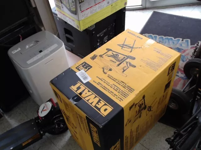 DeWALT DWE7485WS, 8-1/4" (210 mm) Compact Job Site Table Saw & Stand (E10025710) DeWALT DWE7485WS, 8-1/4" (210 mm) Compact Job Site Table Saw & Stand (E10025710)