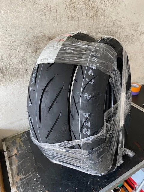 BRIDGESTONE MOTORRADREIFEN 120/70ZR17_180/55ZR17 BMW S1000R/RR_Suzuki ...