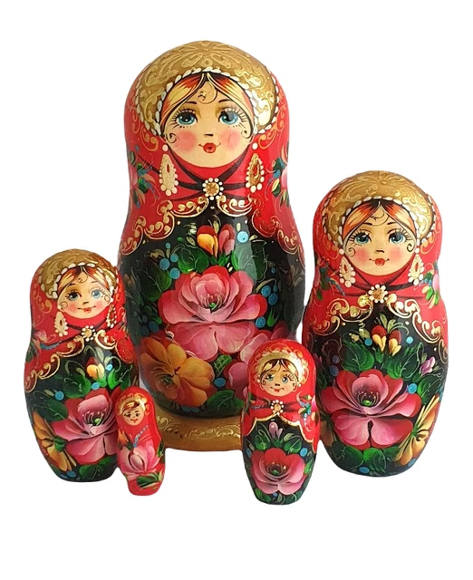 POUPEES RUSSES EMBOITABLES MATRIOCHKA PEINTE A LA MAIN PAR NIKOLAEVA RUSSIE