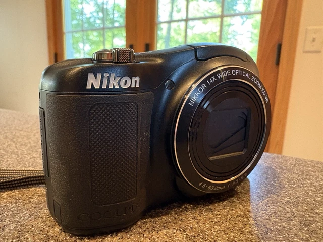 NIKON COOLPIX L620 Digital Camera w/8 GB SD Card, Cord, Bag