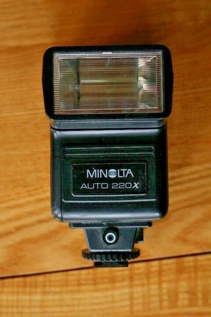 MINOLTA 220 FLASH Auto Electroflash 220x Shoe Mount Flash