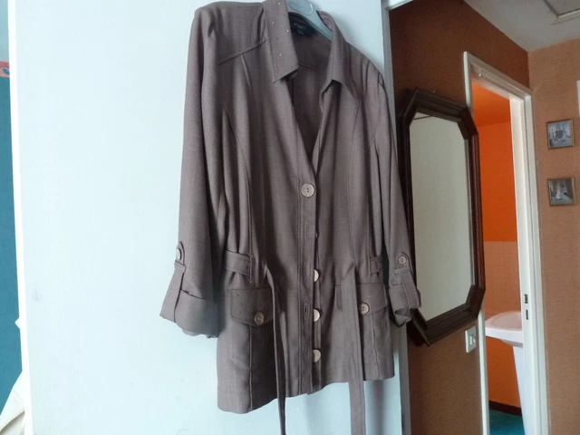 Jolie veste de la marque Un Jour Ailleurs