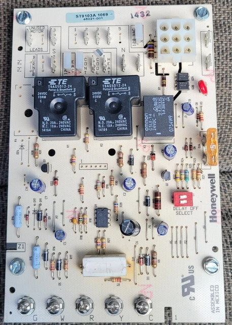 Lennox Furnace Control Board Honeywell ST9103A1069 Genuine
