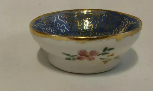 Handmade and decorated Chinoiserie floral dish