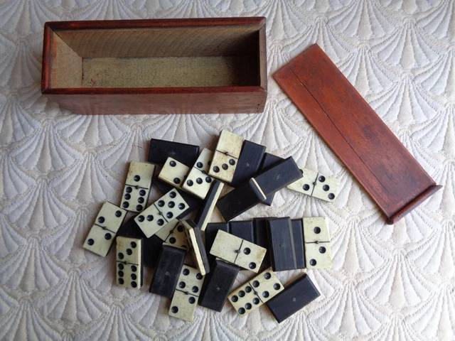 QLSKI Dominos Set,Divertissement Divertissement Voyage, Coffret De Dominos, Jeu De Société D'intérieur En Cuir, Jouet En Bois, Jeu De Société Emballé Pour Adultes Et Enfants (28pcs