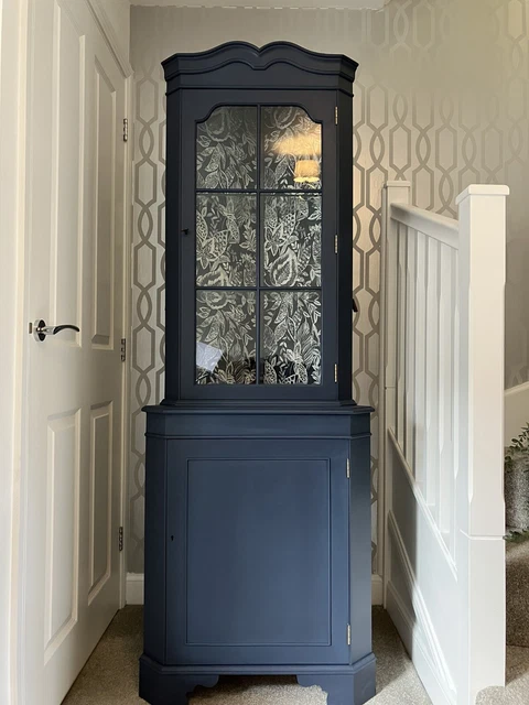 Upcycled outlet corner unit