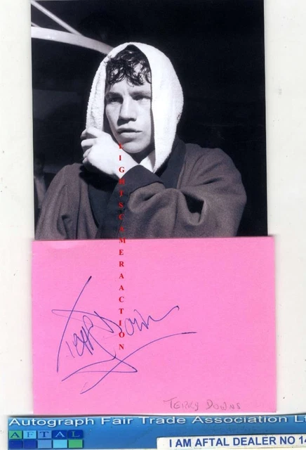 Terry Downes vintage signed page Boxer AFTAL#145