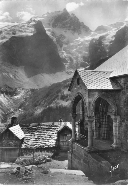 05 Les Terrasses Ae#Dc021 L Eglise Du Village Au Fond Le Grand Pic De La Meije