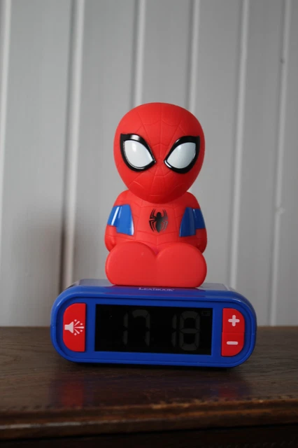 Réveil Numérique 3D Spiderman – Veilleuse LED – Date Et Alarme – Officiel – Pour Chambre D’enfant
