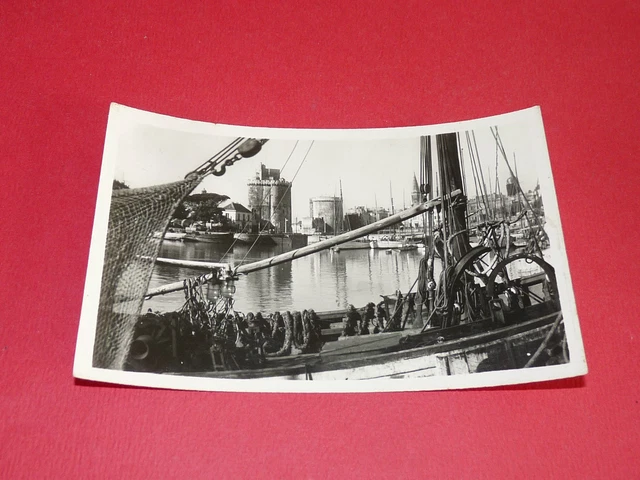 La Rochelle - CPA 17 LA ROCHELLE l'entrée du Port les tours Jan 2019 660