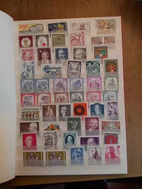 Briefmarkenalbum A4, mit Marken aus verschiedenen Ländern
