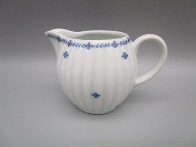 Pichet a lait ancien en porcelaine de Limoges