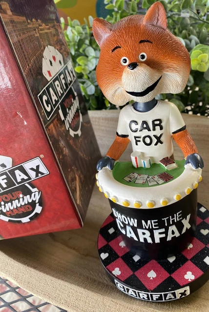 NIB EXCLUSIVE LAS Vegas CARFAX Car Fox Bobblehead 2020 Elvis 7” X