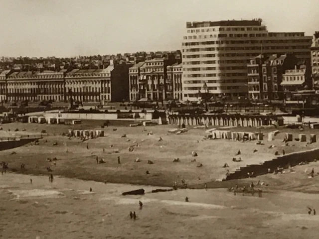 BRIGHTON Sussex HOVE SEAFRONT Embassy Court  1930s RP POSTCARD 29/12