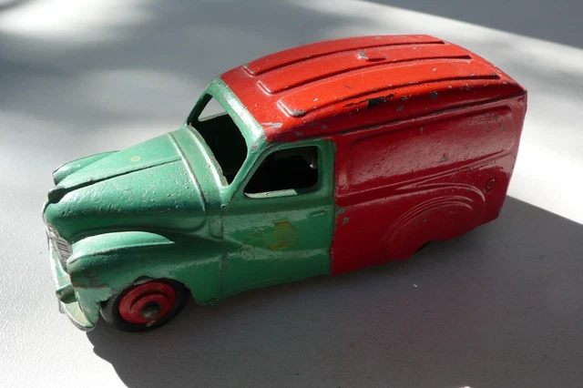 A Dinky Toys No. 40d Austin Devon, finished in green (some playwear
