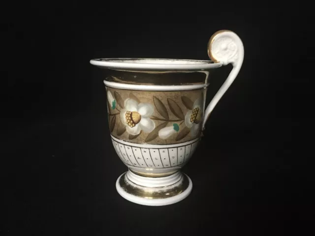 TASSE D’époque EMPIRE en PORCELAINE DE PARIS Décor Dorure et Floral