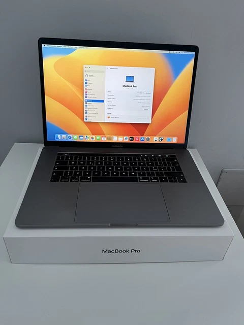 Apple MacBook Pro 2018 Touch bar  15" Retina 512GB SSD, 16GB Ram Intel Core i7