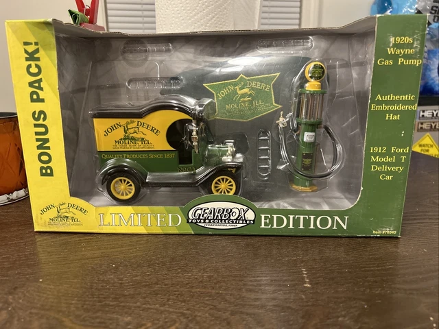 John Deere 1912 Ford Model T Delivery Car & 1920s Wayne Gas Pump & Hat Gearbox