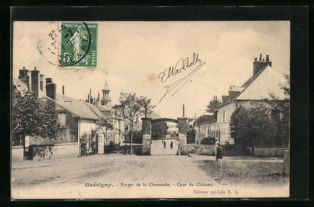 CPA Guérigny, Forges de la Chaussade - Cour du Chateau 1909