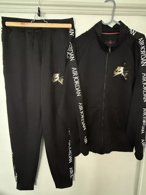 Mens nike air jordan tracksuit. Tracksuit Top size Large- bottoms size Medium.