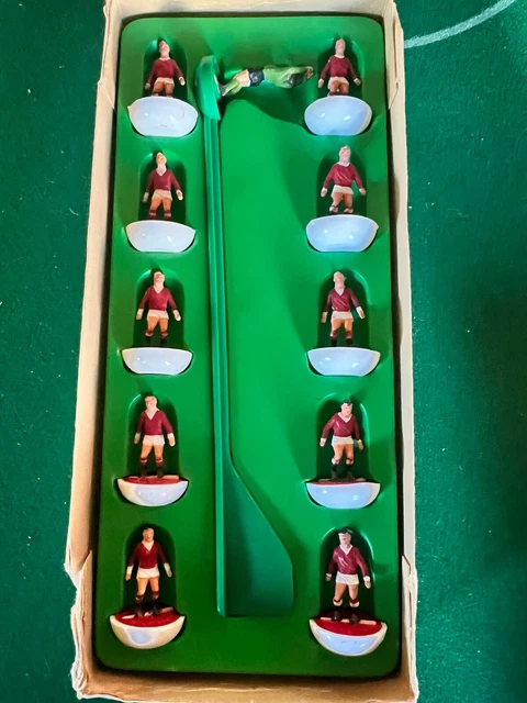 Subbuteo Lightweight Team # 100 Manchester Utd. (A) Complete 1980
