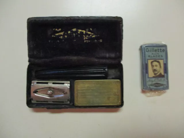 Vintage Gillette Old Type Double Edge Safety Razor Set in Case