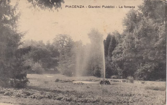 Cartolina *12 Piacenza Emilia Romagna Giardini Pubblici La Fontana Viagg. 1915