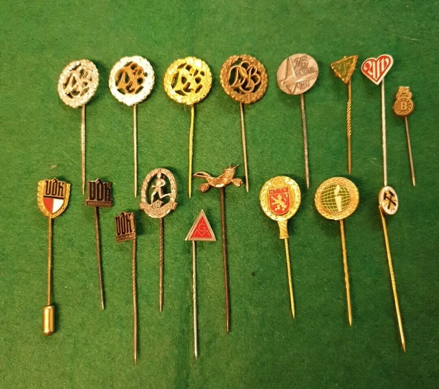 Distrigeek Anstecknadel Punk Rock Band - Metall Pin Mit Logo In Weiß/Schwarz