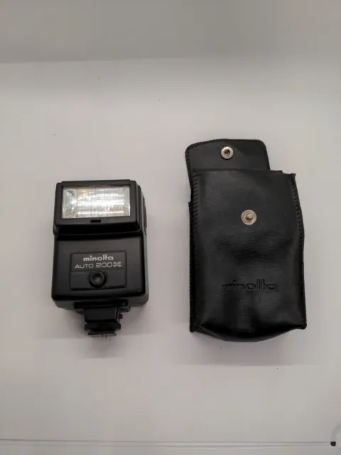 Minolta Auto 200X Shoe Mount Camera Flash w/ Original Carrying Case untested