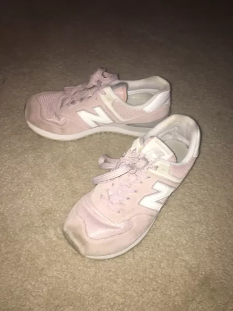 New balance 574 womens Size 7 classic running shoe dusty pink/white