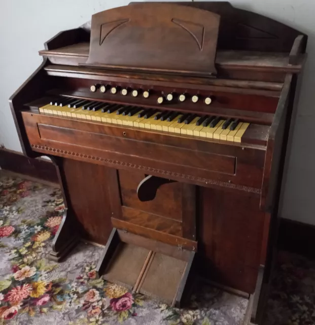 Estey Pump Organ in good condition 2