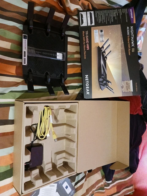 NETGEAR Nighthawk X6 AC3200 router WiFi tri-band (R8000)
