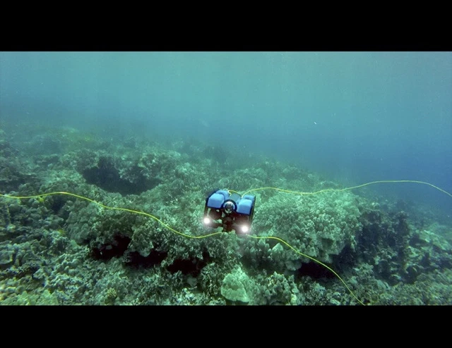 INDUSTRIAL UNDERWATER SUBMARINE Drone Robot arm Claw 300m Tether ROV ...