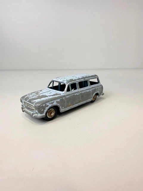 Berline 403 Peugeot Dinky Toys meccano - Collection
