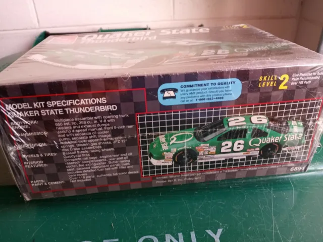 QUAKER STATE THUNDERBIRD  NASCAR RACE CAR KIT IN 1:25 scale NEW CONDITIONS 2