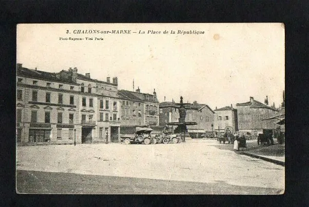 CPA Chalons On Marne - La Place Of La Republic
