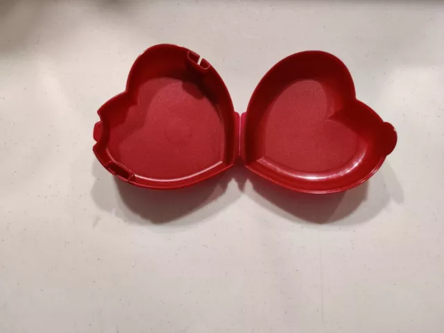 NEW TUPPERWARE Heart Shaped Snack Treat Toy Keeper One Piece Hinged Container 3