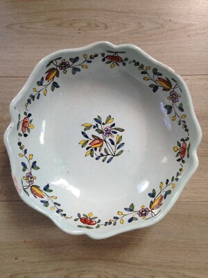 SALADIER XVIII OU XIXEME EN FAIENCE A IDENTIFIER  DANSEURS BRETONS DANS L'ETAT 