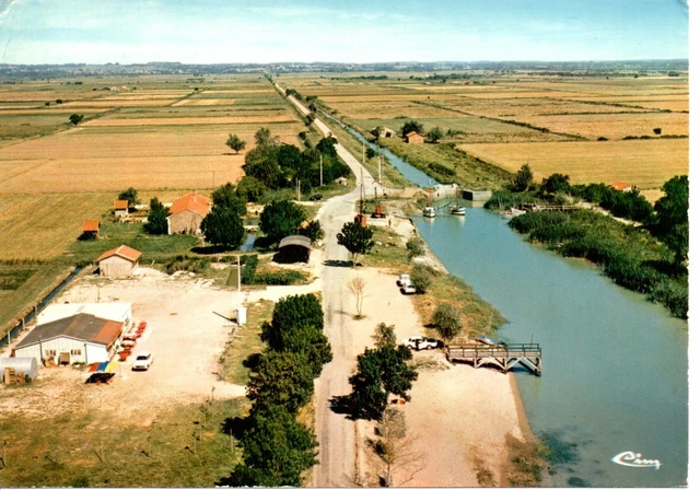 CPA CPM 33 Saint Ciers Sur Gironde Vue Aerienne Le Port Des Callonges