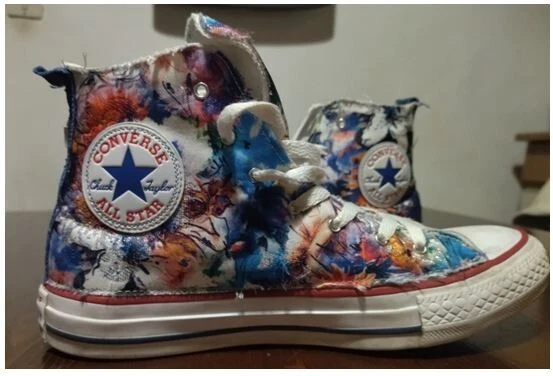 CONVERSE ALL STAR personalizzate disegnate con pittura Vasco Rossi