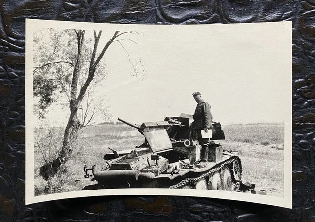 russland-front-abgeschossener-panzer-tank-wehrmacht-original-foto-2-wk